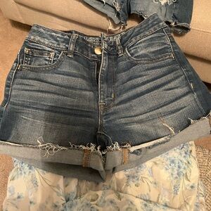 Super cute AE shorts available!